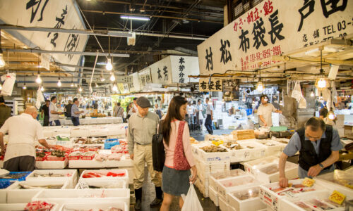 Tsukiji,,Japan,-,July,27,Merchants,Sale,Seafood,In,Tsukiji